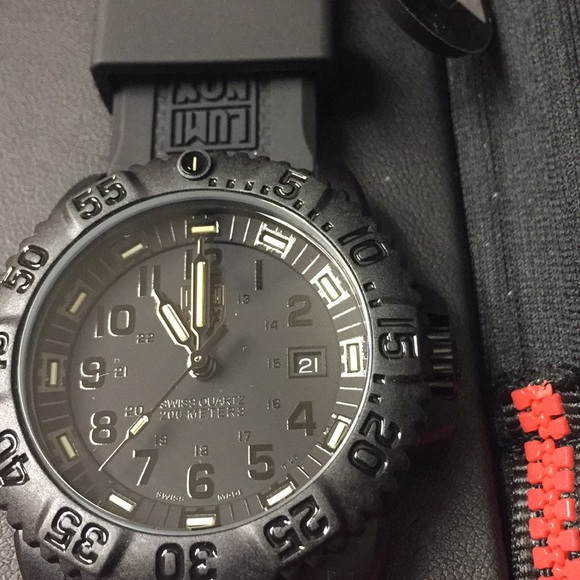 Luminox watch 3051.bo brand new in box with manual - Picture 2 of 4